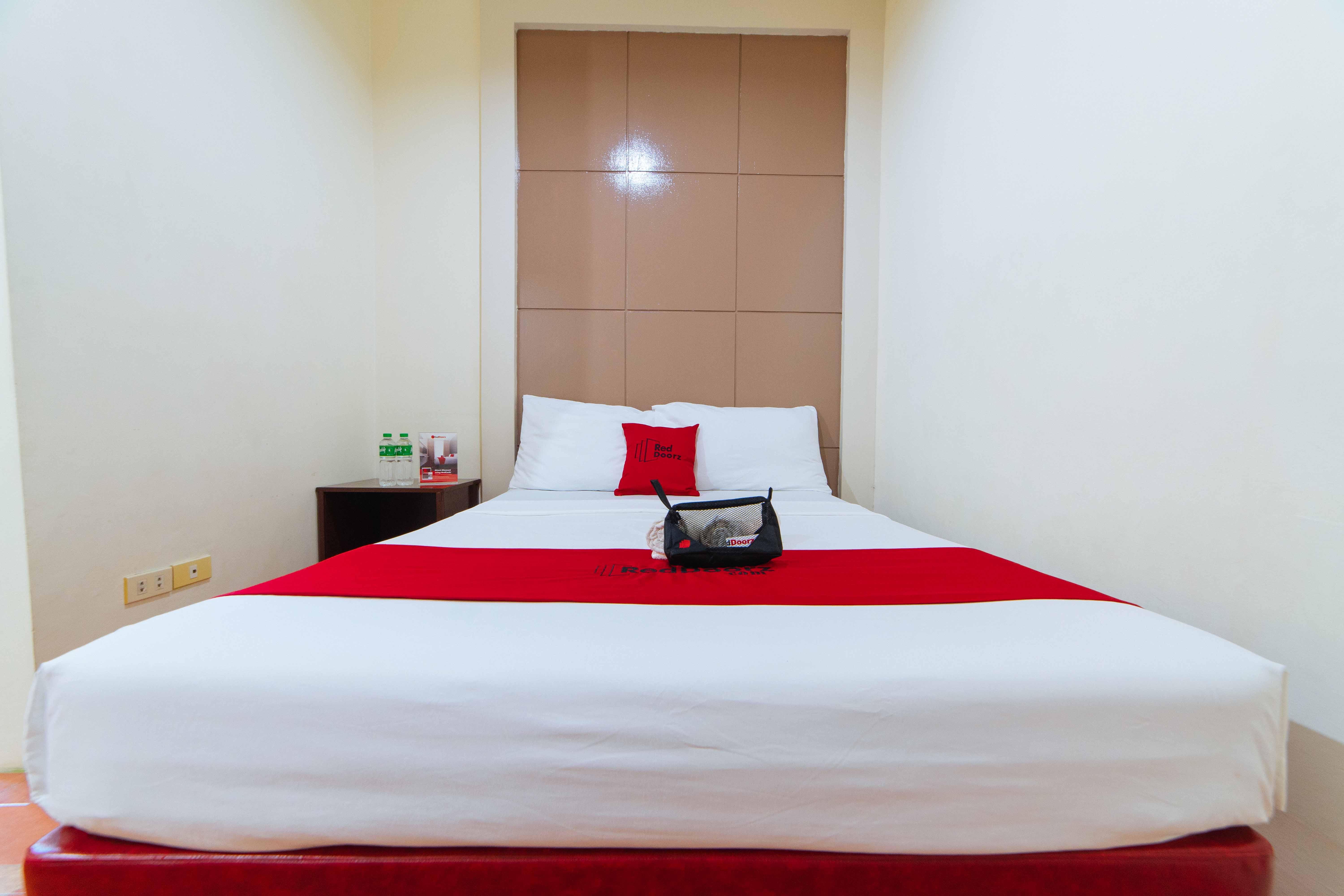 Reddoorz Near Walking Street Angeles City Εξωτερικό φωτογραφία
