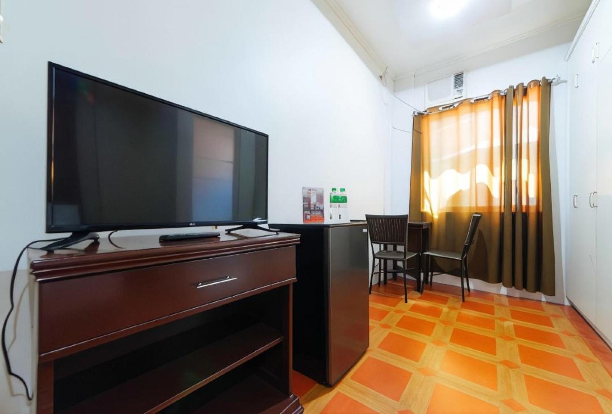 Reddoorz Near Walking Street Angeles City Εξωτερικό φωτογραφία